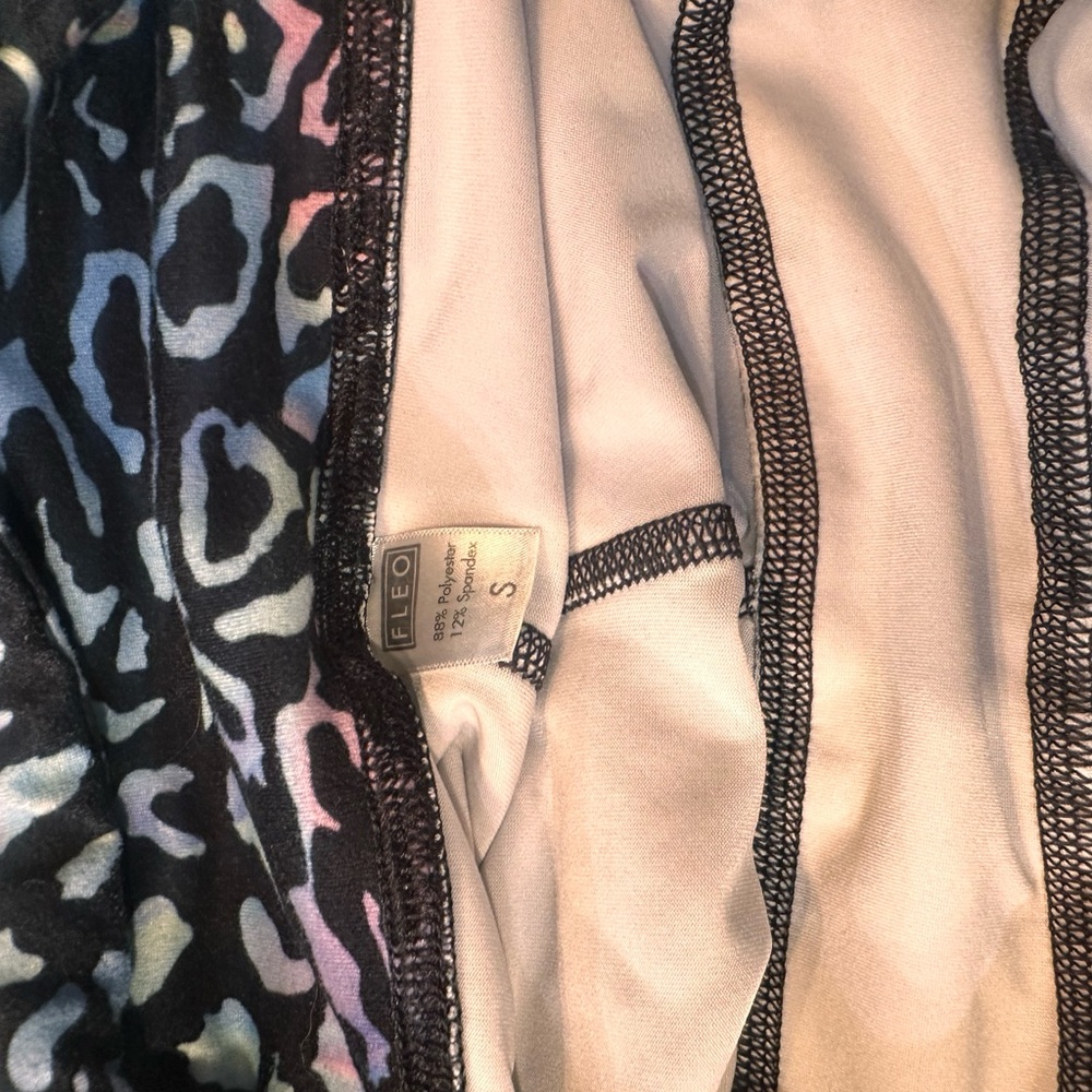 Women's FLEO workout shorts.
Size Small - Picture 8 of 11